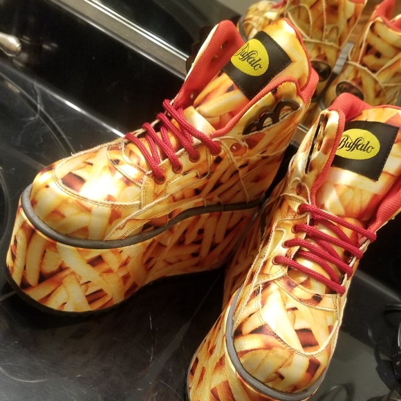 Buffalo David Bitton French Fry Print Platform Sneakers - Picture 4 of 5